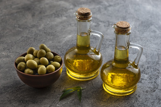 olive-oil-bowl-olives